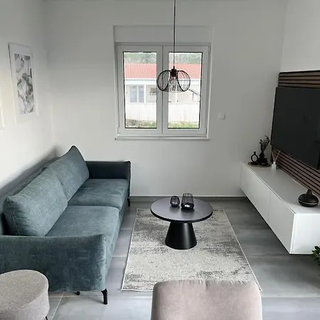 Fortuna - Cozy & Stylish With Pool And Sea View Apartment Trogir