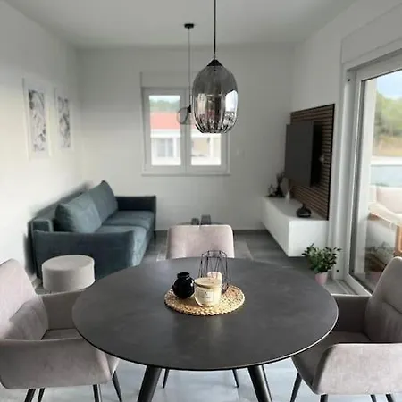 Apartment Fortuna - Cozy & Stylish With Pool And Sea View
