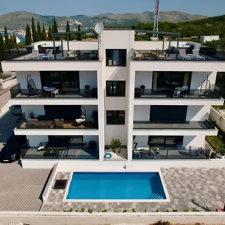 Fortuna - Cozy & Stylish With Pool And Sea View Apartment Trogir