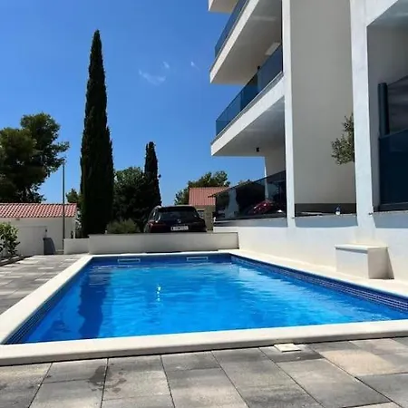 Fortuna - Cozy & Stylish With Pool And Sea View Trogir